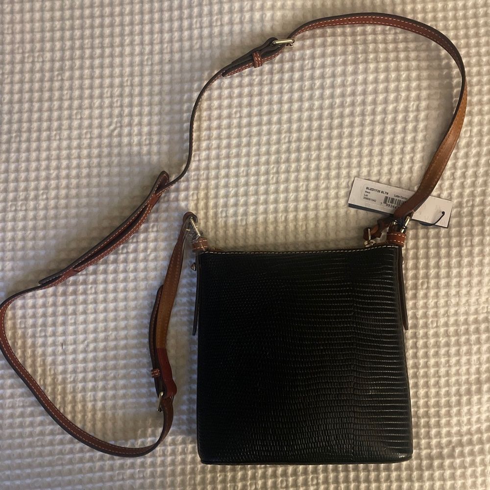 Dooney & Bourke Lizard Embossed Letter Carrier Crossbody bag black color - Picture 5 of 7